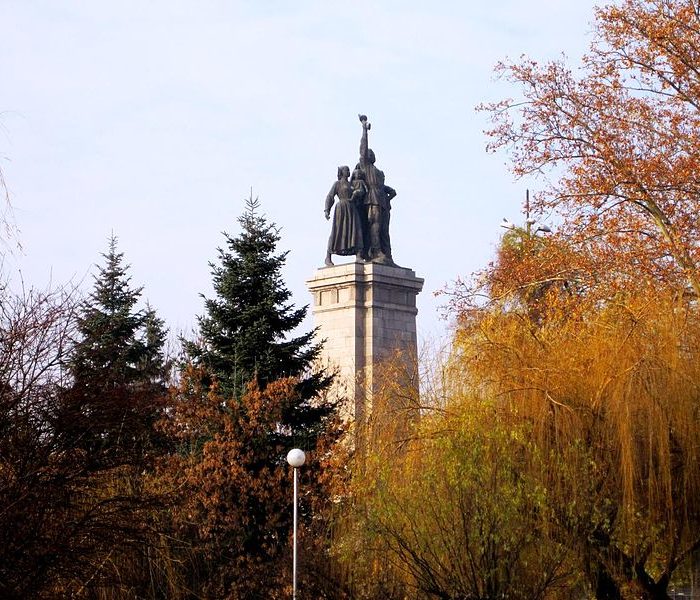 800px Soviet army monument in Sofia